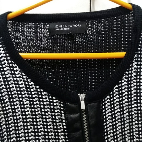 Beautiful jacket - Picture 2 of 4